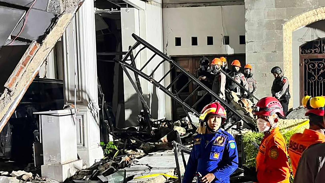 Tim SAR Gabungan Cari Dua Korban di Reruntuhan Rumah Mewah Grand Polonia
