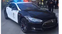 Mobil Listrik Tesla Berseragam Polisi