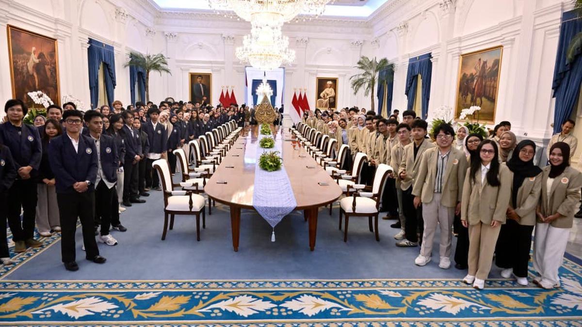 Saat Pelajar dan Mahasiswa Masuk Istana, Takjub Lihat Ruangan Presiden