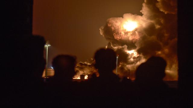 FOTO: Pemberontak Yaman Serang Fasilitas Minyak Arab Saudi