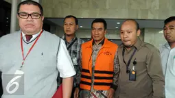 Mantan anggota DPRD Riau periode 2009-2014, Suparman ditahan terkait kasus dugaan suap pembahasan RAPDB P TA 2014 dan/atau RAPBD TA 2015 Provinsi Riau, Jakarta, Selasa (7/6). (Liputan6.com/Helmi Afandi)