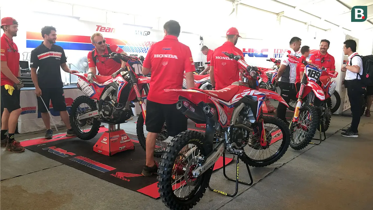 Tim Honda Racing Corporate (HRC) dan Astra Honda Racing Team (AHRT)