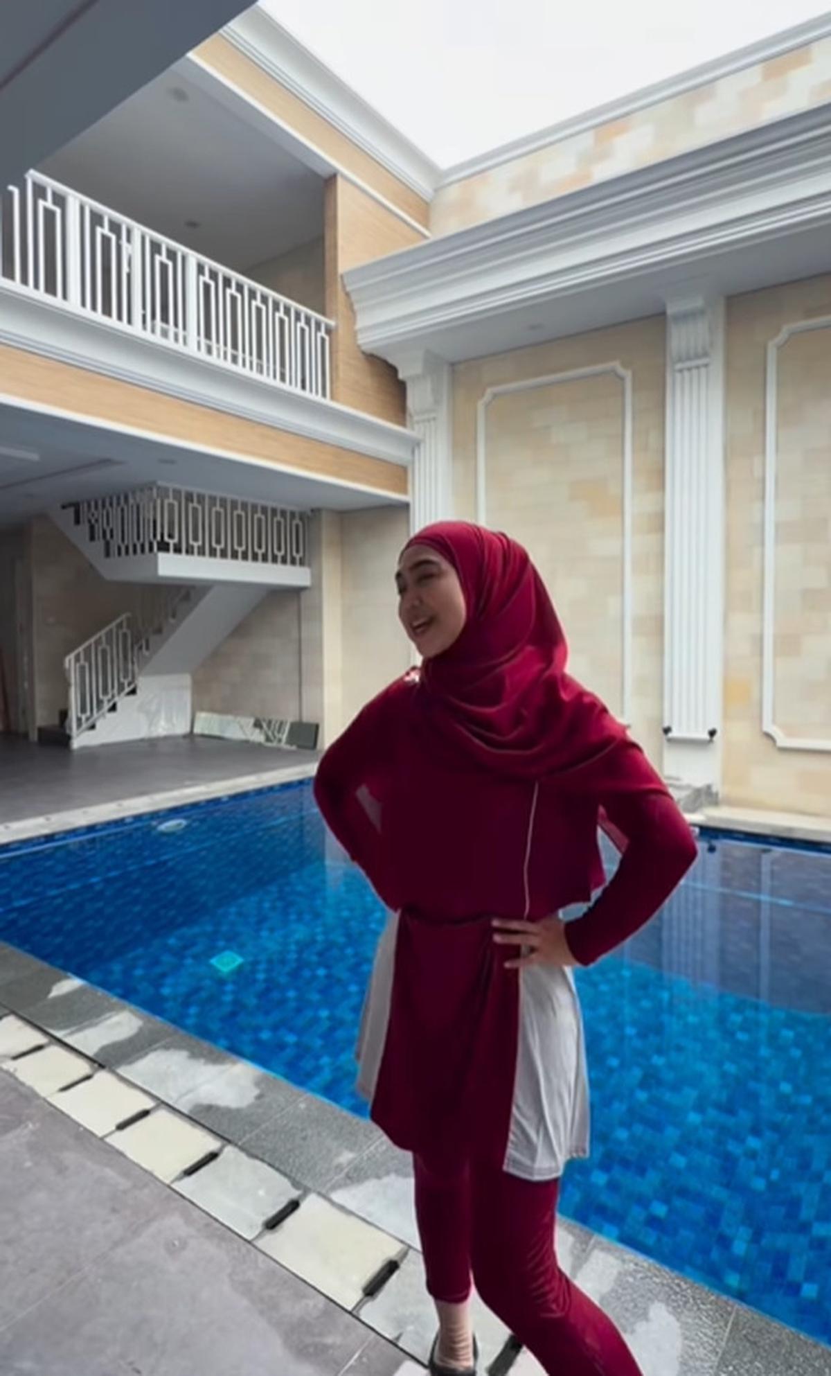 6 Potret Kolam Renang di Rumah Baru Ria Ricis, Dalamnya 5 Meter