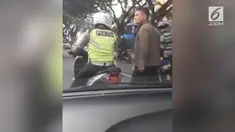 Video pemukulan anggota TNI AD kepada polisi lalu lintas di Pekanbaru viral. Mabes TNI AD membenarkan insiden tersebut.