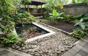 7 Cara Menggabungkan Kolam Ikan dan Kebun tanpa Membuat Halaman Becek, Asri dan Bersih