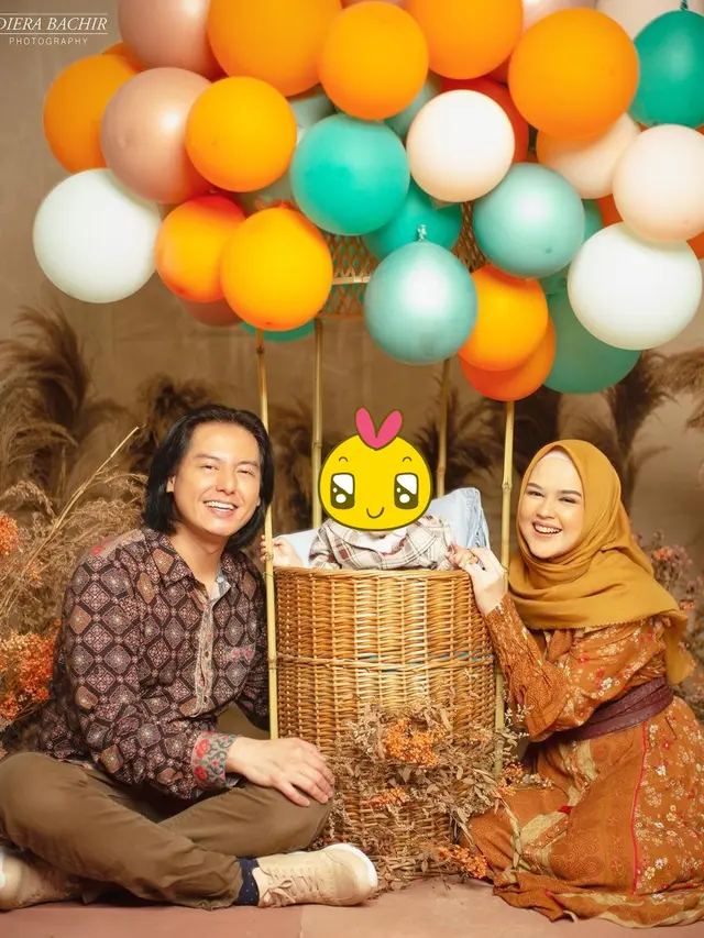 6 Gaya Pemotretan Cut Meyriska dan Roger Danuarta Bareng Anak, Kompak