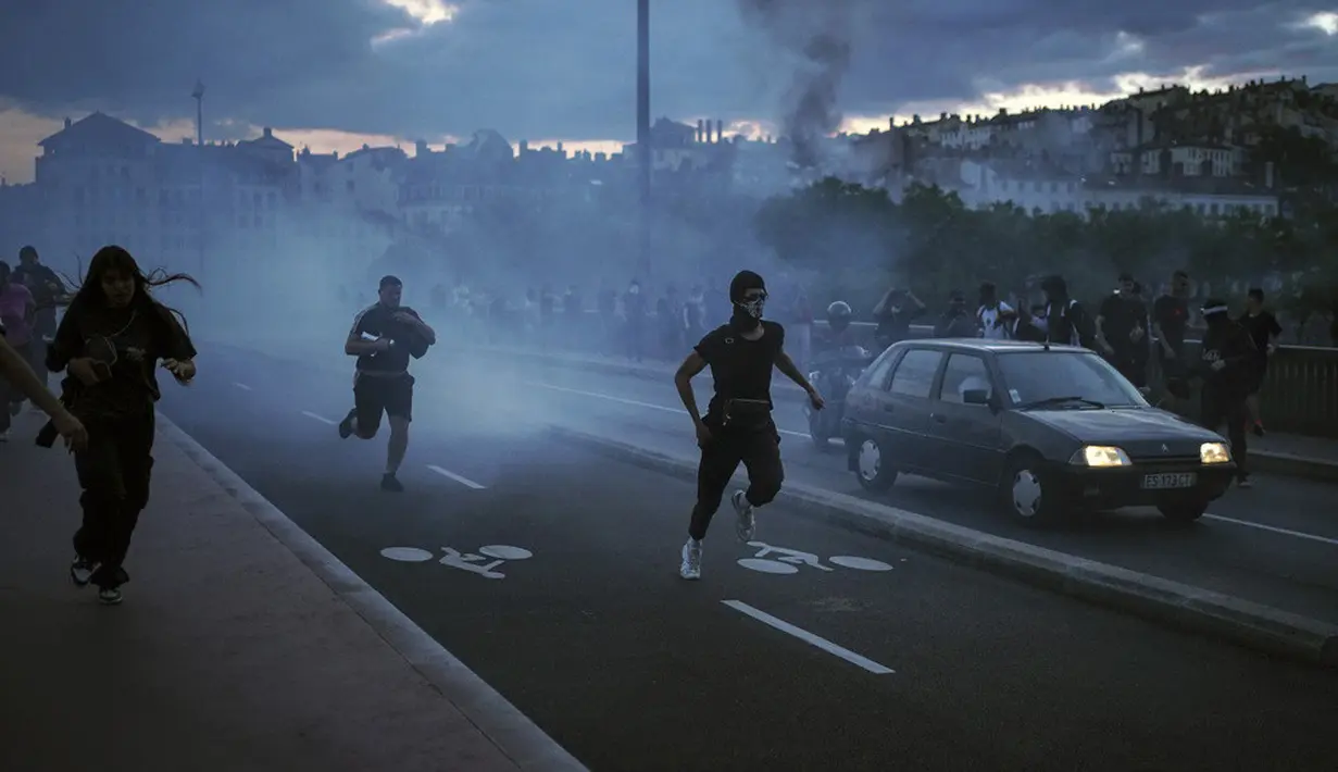 <p>Penangkapan terbaru dilakukan pada Jumat 30 Juni malam waktu setempat. Total 80 orang ditangkap di kota selatan Marseille, kota terbesar kedua di Prancis dan rumah bagi banyak orang keturunan Afrika Utara. (AP Photo/Laurent Cipriani)</p>