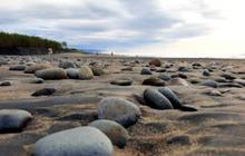 Teduh dan Bikin Betah, Ini Pesona Keindahan Pantai Cemara Cipanglay di Cianjur yang Lagi Viral