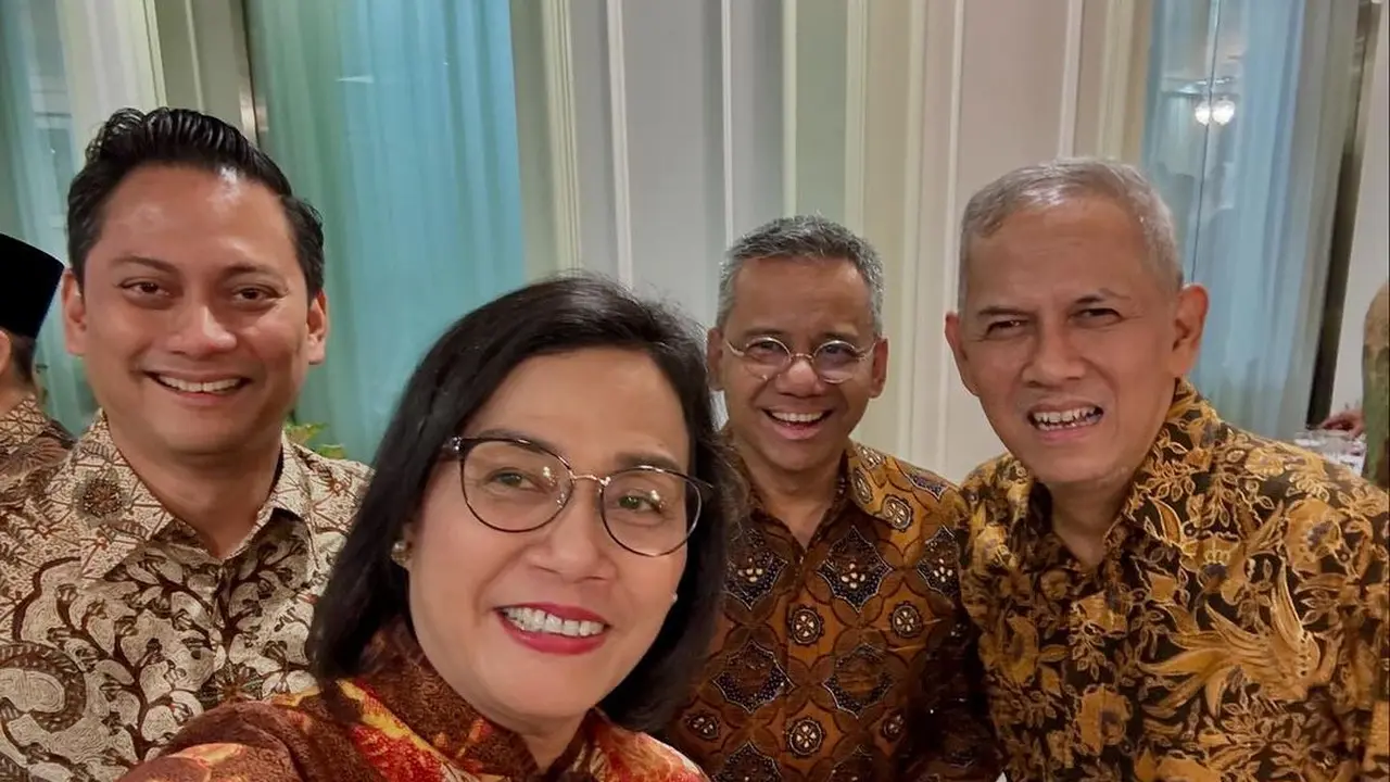 6 Gaya Sri Mulyani Kembali Jabat Menteri Keuangan di Kabinet Merah Putih, Kompak Bareng Tiga Wakilnya