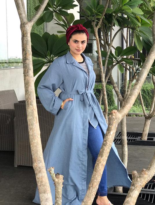 FOTO: Gaya Modis Asha Shara Kenakan Dress dengan Turban ...
