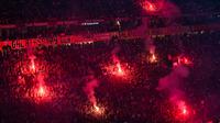 Rumah bagi raksasa klub Turki, Galatasaray, Ali Sami Yen Sports Complex NEF Stadium menjadi salah satu stadion yang paling menarik di Eropa. Mampu menampung 52.223 penonton, Stadion ini pernah memecahkan rekor dunia sebagai stadion terkeras dengan kenyaringan puncak 131,76 desibel. (AFP/Yasin Akgul)