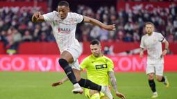 Anthony Martial - Pemain Manchester United yang kini dipinjamkan ke Sevilla ini tampil apik di Liga Spanyol. Hal tersebut membuat I Nerazzurri tertartik mendatangkannya musim panas 2022 mendatang. (AFP/Cristina Quicler)