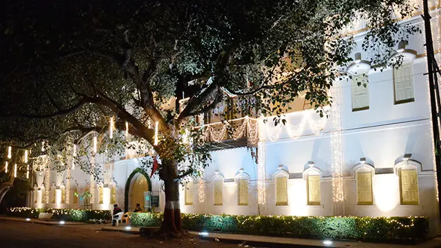 Rumah peninggalan keluarga Ambani di Gujarat, India, yang saat ini menjadi museum penghormatan terhadap ayah Mukesh Ambani. (Dok. Situs Resmi Dhirubai Ambani Memorial Chorwad)