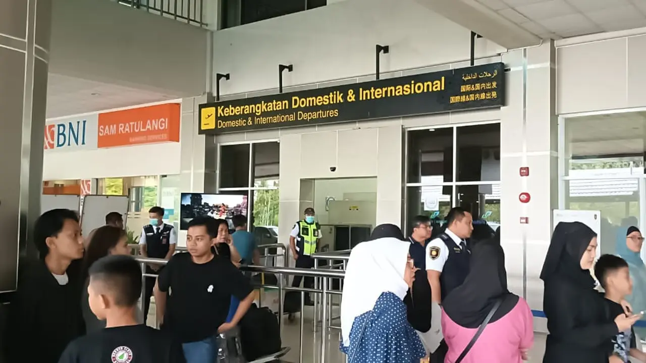 Bandara Sam Ratulangi Manado.