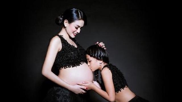 Model Baju Nikita Mirzani Saat Mengandung