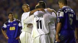 Leeds United menjadi tim pertama yang sukses melakukan come back setelah tertinggal tiga gol terlebih dahulu di era Premier League. Momen itu terjadi pada laga pekan ke-14 Premier League 1997/1998 (8/11/1997). Berstatus tuan rumah, Leeds United sempat tertinggal 0-3 dari Derby County lewat dua gol Dean Sturridge plus satu gol Aljosa Asanovic. Leeds United bangkit dengan mencetak 4 gol melalui Rod Wallace, Harry Kewell, Jimmy Floyd Hasselbaink dan Lee Bowyer yang akhirnya mengunci kemenangan dengan skor 4-3. (AFP/Philippe Huguen)