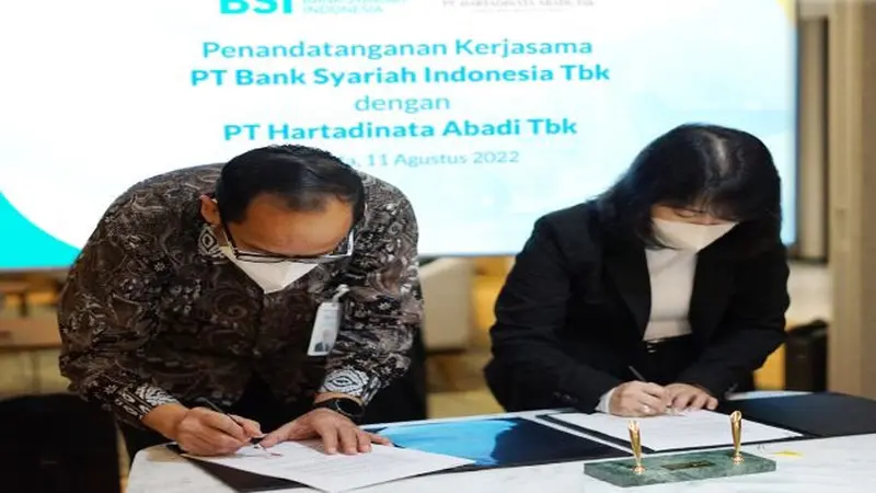 PT Hartadinata Abadi Tbk (HRTA), perusahaan manufaktur perhiasan emas terintegrasi di Indonesia resmi bekerja kerja sama dengan PT Bank Syariah Indonesia Tbk (BRIS) (Foto: PT Hartadinata Abadi Tbk)