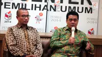 Politikus Partai Gerindra Ahmad Riza Patria (kanan) memberikan penjelasan saat menjadi pembincara dalam diskusi di Komisi Pemilihan Umum (KPU), Jakarta, Selasa (3/10). (Liputan6.com/Faizal Fanani)