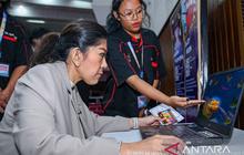 Menteri Meutya Hafid: Kreativitas Mahasiswa Kunci Transformasi Digital dan Industri Game Lokal, Bahkan Sempat Coba Sendiri!