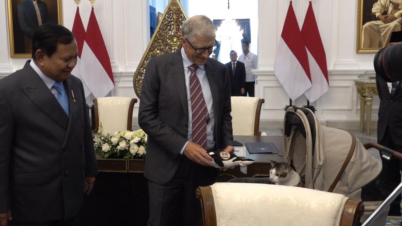 Momen Bill Gates Main dengan Bobby Kucing Kesayangan Prabowo, Beri Hadiah sebagai Tanda Perkenalan