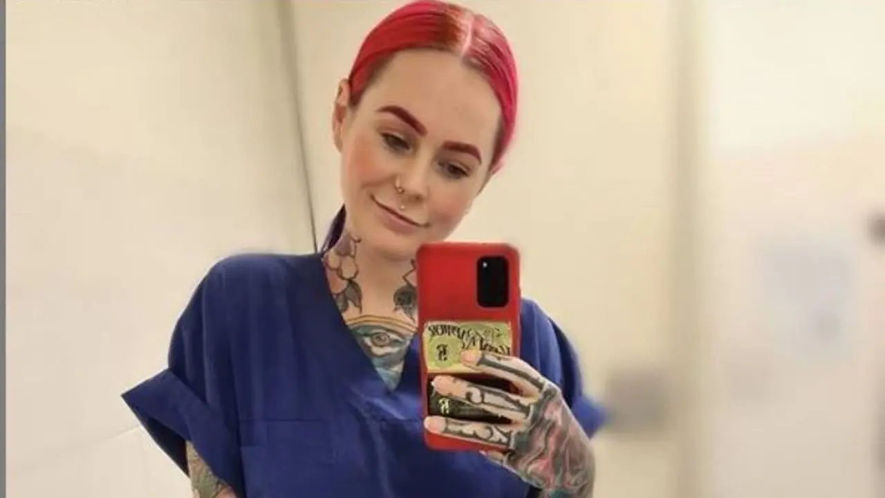 Dokter dengan Tato Terbanyak, Protes Dilarang Pakai Bikini