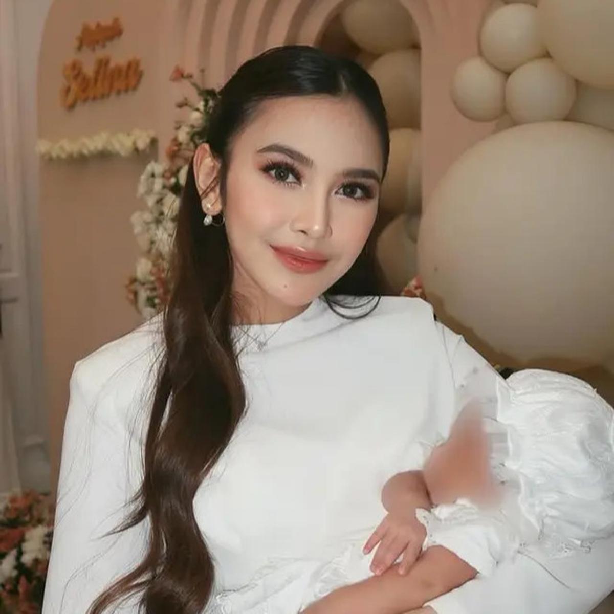 Dress Selina Putri Mahalini dan Rizky Febian saat Aqiqah.