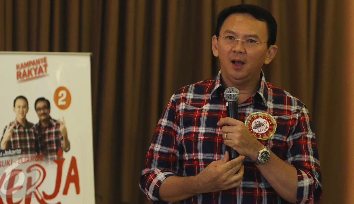 Cagub DKI Jakarta Basuki Tjahaja Purnama (Ahok) menyampaikan sambutan saat berada di acara penggalangan dana kampanye di Jakarta, Minggu (27/11). (Liputan6.com/Herman Zakharia)