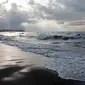 Pantai Lovina di Bali (thrillist)