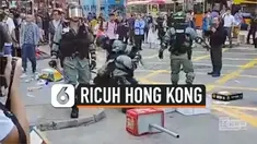 Seorang polisi menembak dada seorang demonstran saat melakukan aksi di jalanan Hong Kong. Aksi demonstrasi warga Hong Kong terus terjadi hingga saat ini.