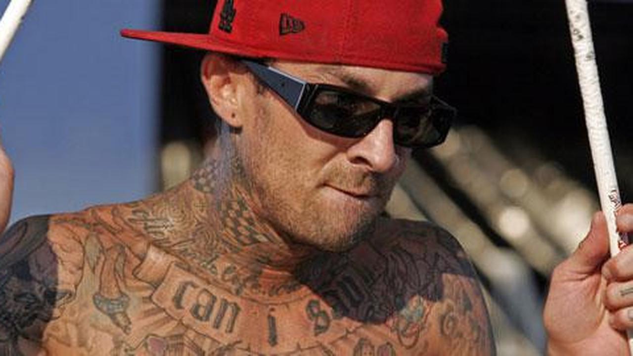 Drummer Blink 182 masih takut naik pesawat