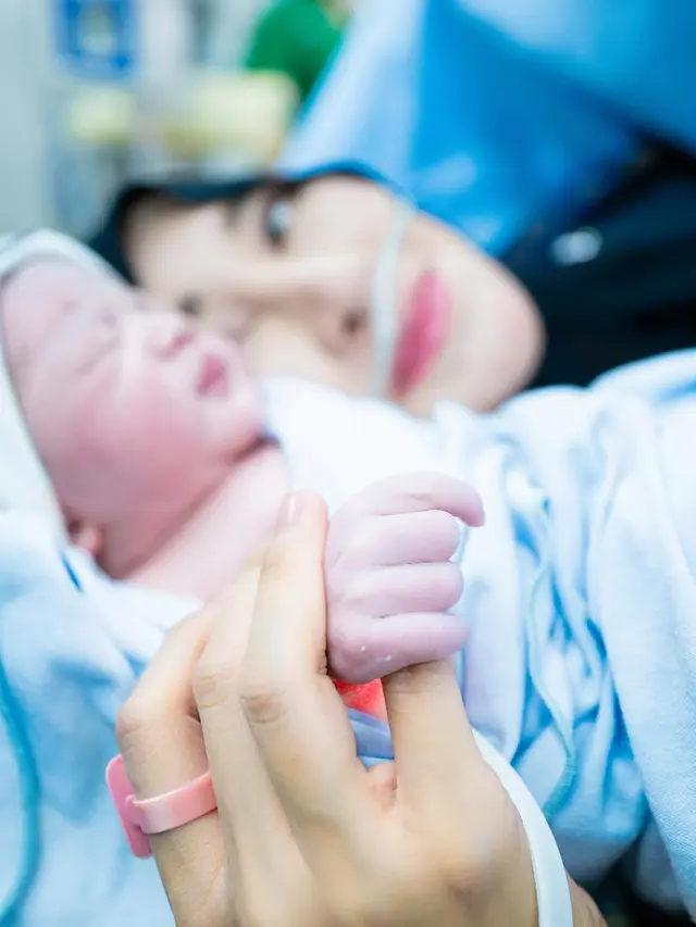 Shandy Purnamasari dan Gilang Widya umumkan kelahiran anak ketiga (credit: instagram/juragan_99)