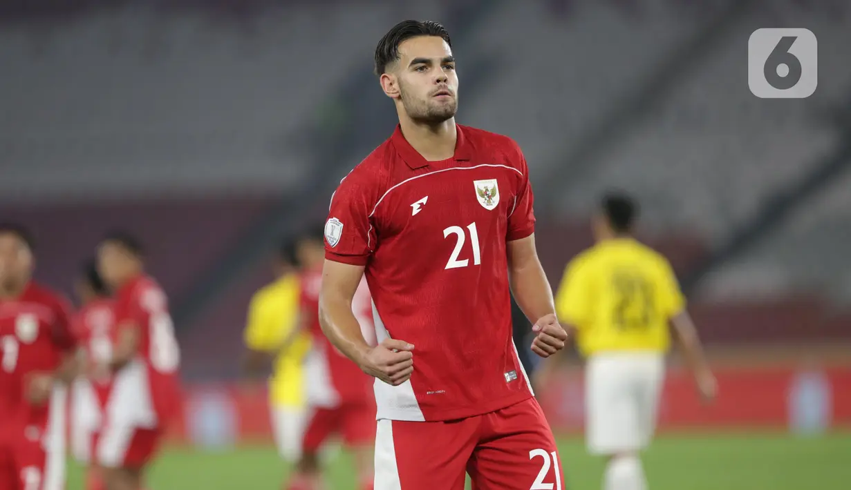 Pemain depan Timnas Indonesia U-23, Jens Raven merayakan golnya ke gawang Brunei Darussalam pada laga Grup A Piala AFF U-23 2025 di Stadion Utama Gelora Bung Karno, Jakarta, Selasa (15/7/2025). (Liputan6.com/Helmi Fithriansyah)