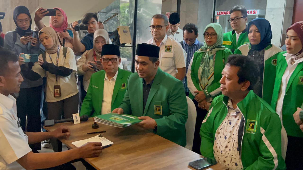 Didampingi Romahurmuziy & Gus Yasin, Kubu Agus Suparmanto Daftarkan Hasil Muktamar X PPP Ke Kemenkum