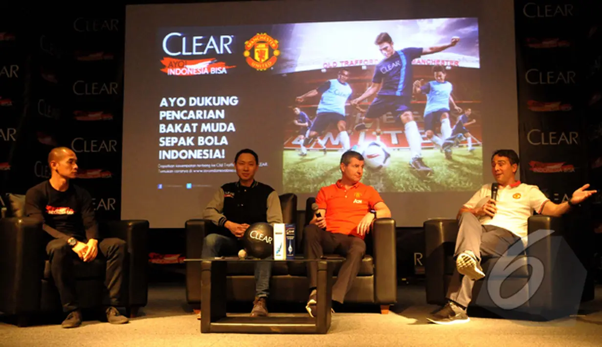 Suasana Jumpa pers  gerakan ‘Clear Ayo! Indonesia Bisa Academy’ untuk mencari 11 pemain sepakbola muda berbakat di Indonesia, Jakarta, Jumat (30/1/2015). (Liputan6.com/Andrian M Tunay)