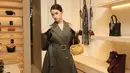 Ready to Wear dan bag Loewe, Makeup by Laura Mercier, Hair by Sisley, Model: Clara for Studio47.