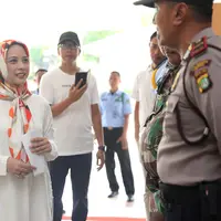 Warga DKI Jakarta hari ini, Rabu (19/4) kembali memilih Gubernur dan Wakil untuk lima tahun kedepan. Selain para warga, para selebriti juga antusias memberikan hak suaranya, termasuk Rachel Maryam. (Nurwahyunan/Bintang.com)