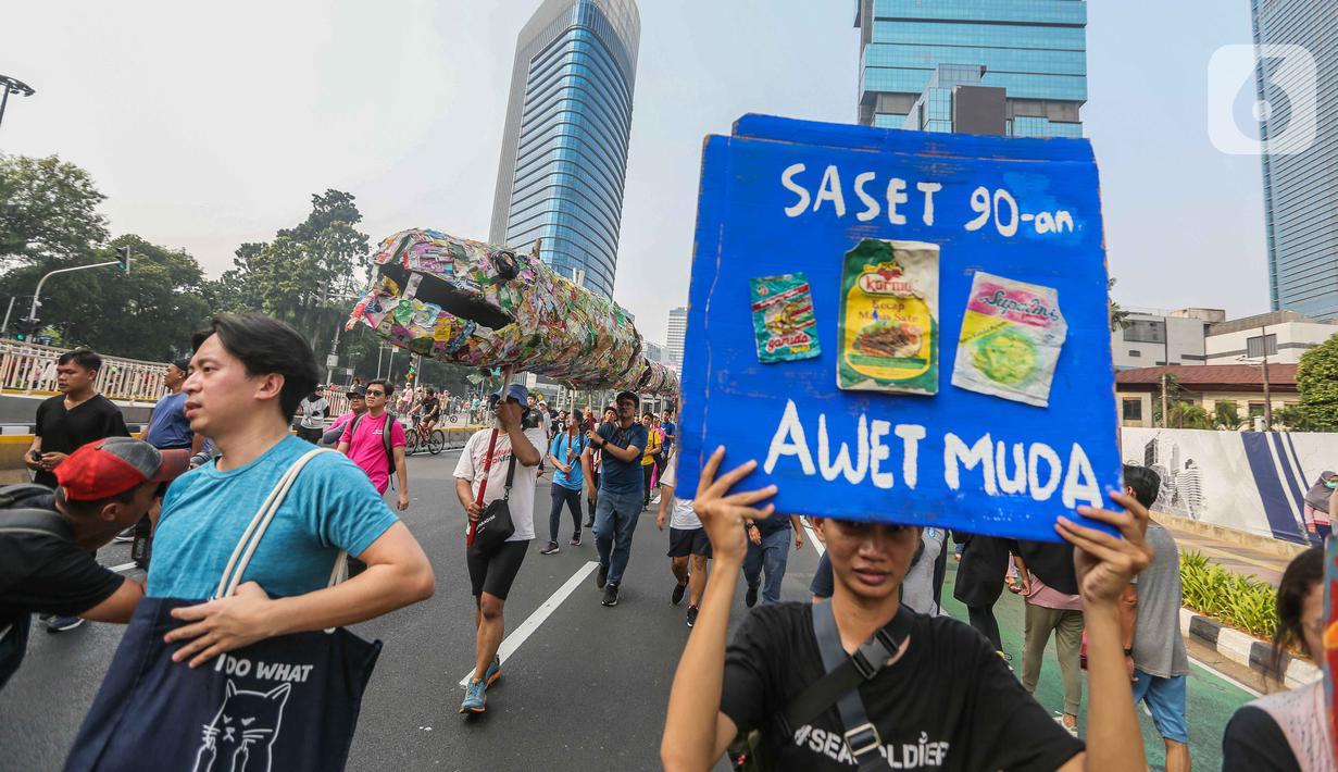 Pawai Bebas Plastik sebagai media kampanye mengurangi sampah plastik yang semakin menjadi ancaman nyata bagi lingkungan. (Liputan6.com/Faizal Fanani)