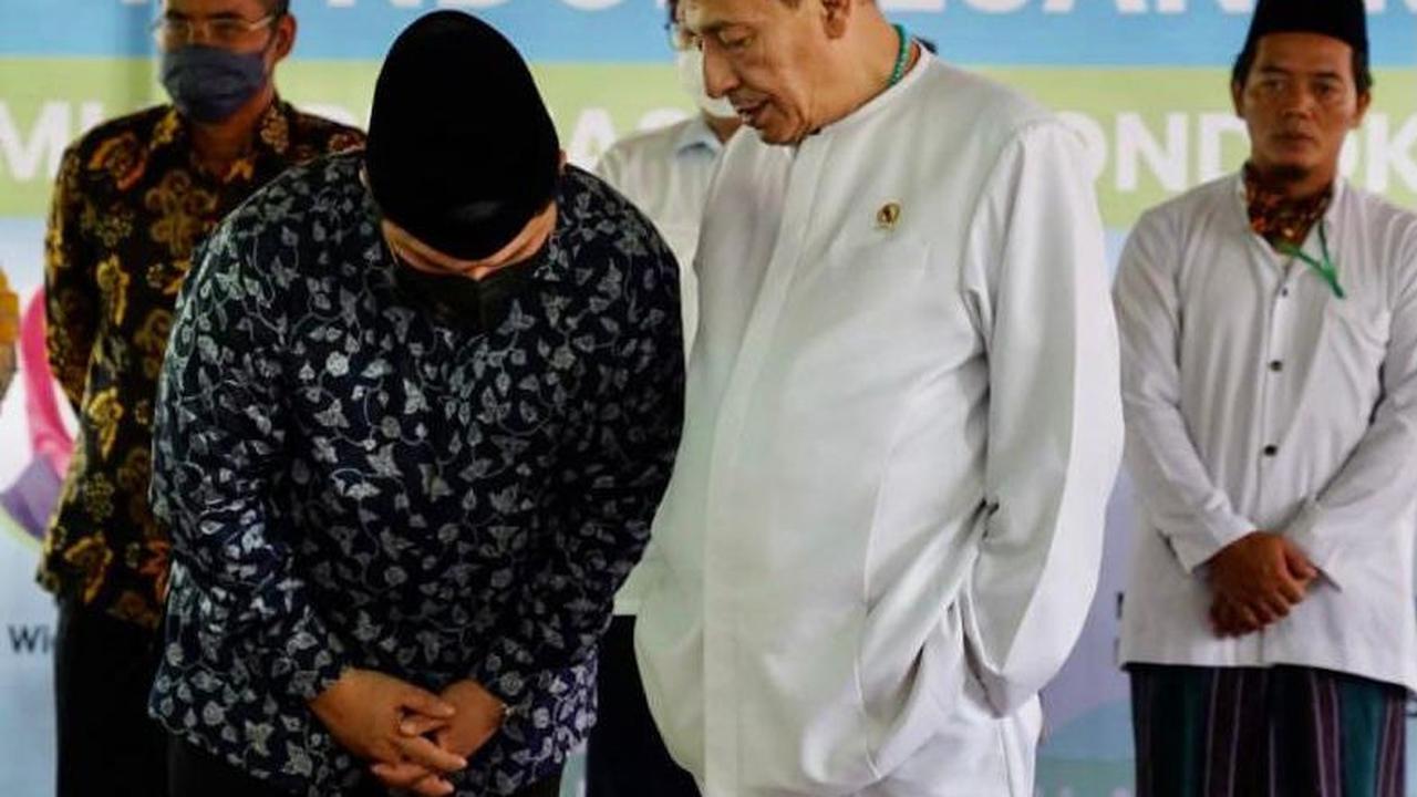 Ketua Masyarakat Ekonomi Syariah yang juga Menteri BUMN, Erick Thohir pada hari ini, Minggu 11 April 2021 meresmikan Pertashop untuk Pondok Pesantren di Desa Surusunda, Kecamatan Karangpucung, Kabupaten Cilacap.