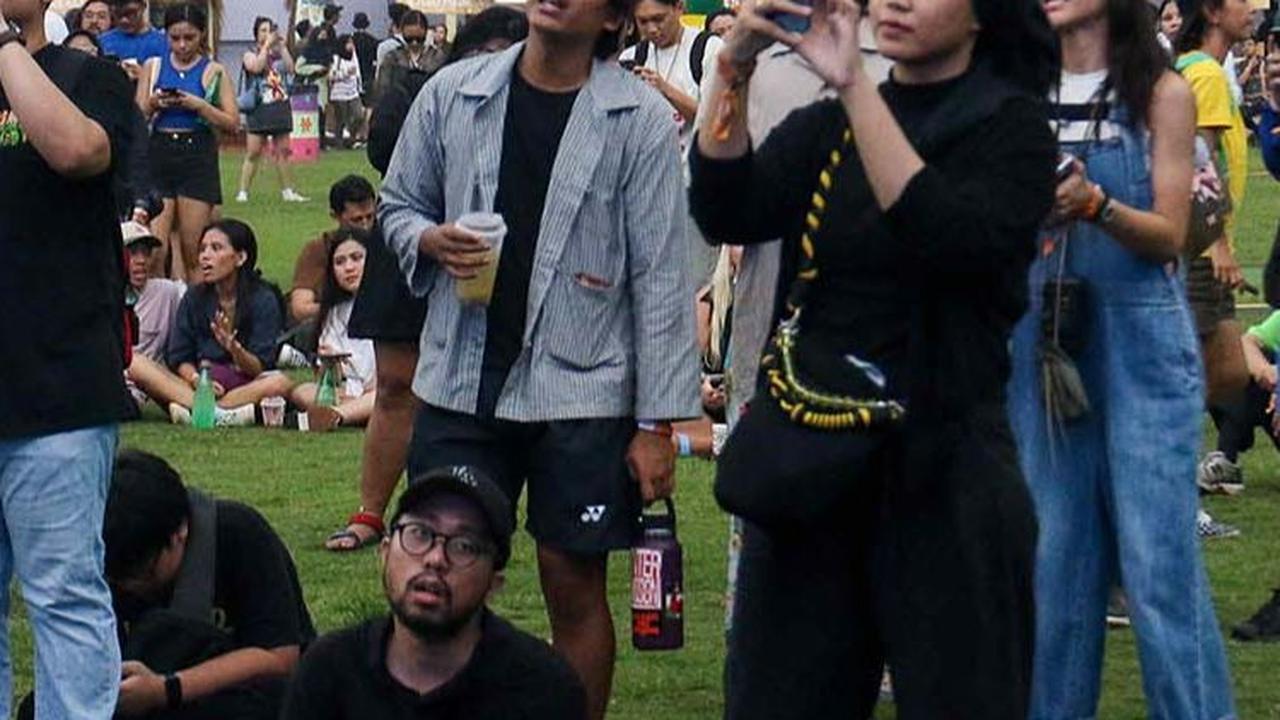 Tersedia lima tempat pertunjukkan yang disiapkan untuk mengakomodasi semua kegiatan.