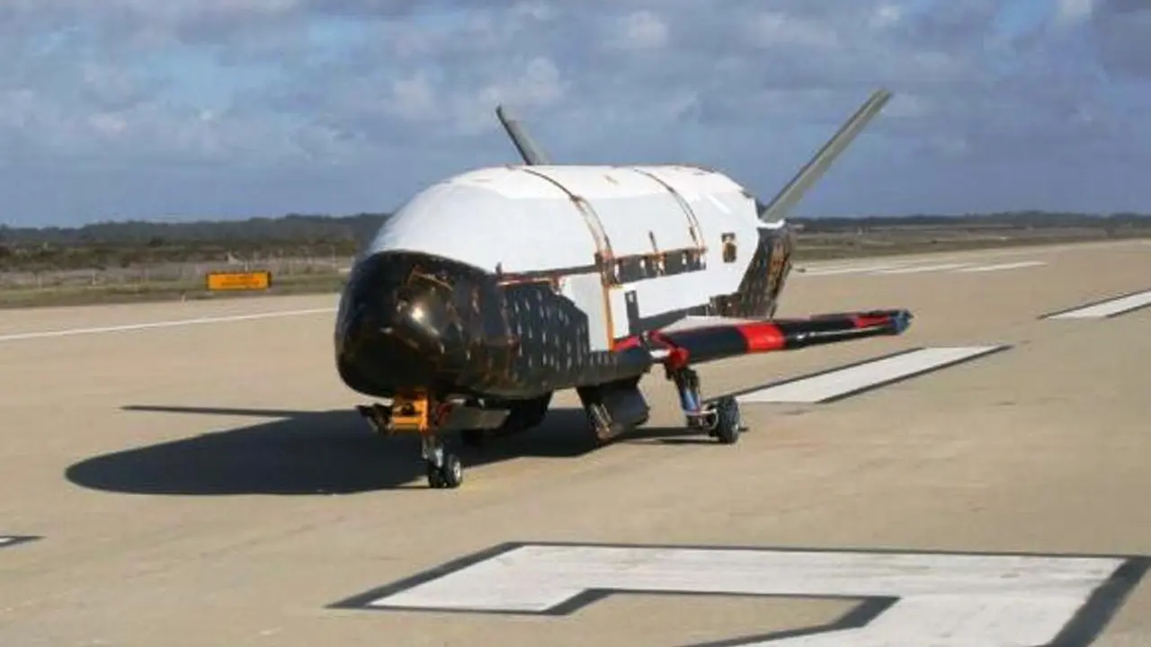 Pesawat misi rahasia AS X-37B 