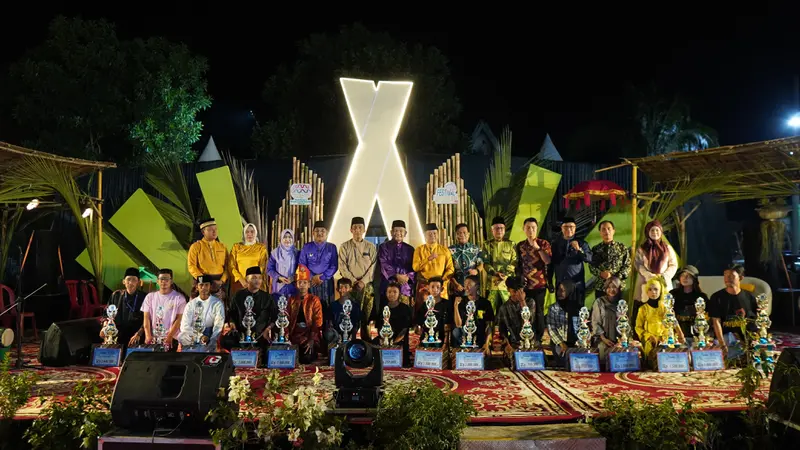 Festival Payung Api bagian dari Kenduri Swarnabhumi 2024 yang digelar di Laman Rangkayo Rajo Laksamana, Kuala Tungkal, Kabupaten Tanjung Jabung Barat, Provinsi Jambi pada Sabtu 10 Agustus 2024.