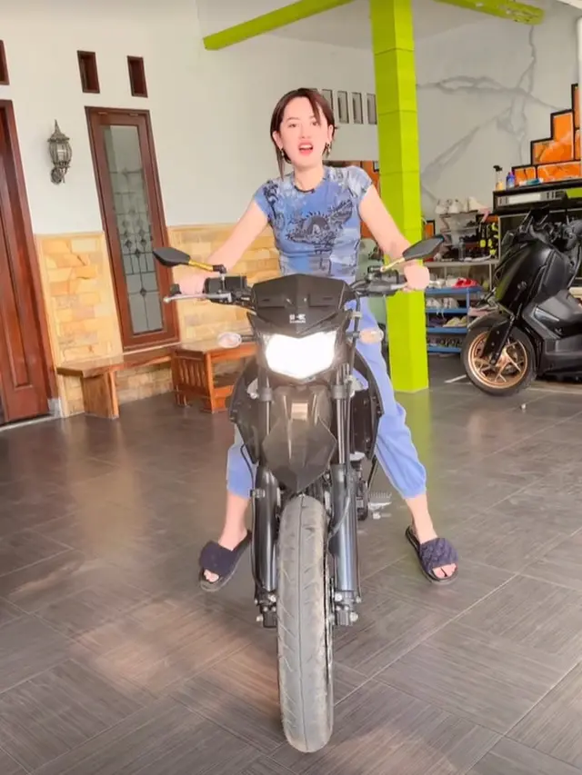 Happy Asmara (Instagram.com/picha_yuyu)