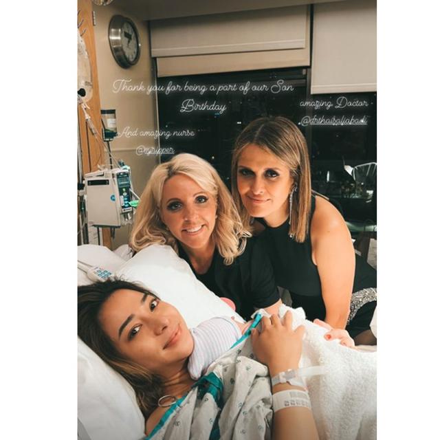 6 Potret Nikita Willy dan Indra Priawan Peluk Baby Izz, Wajah Langsung Diungkap