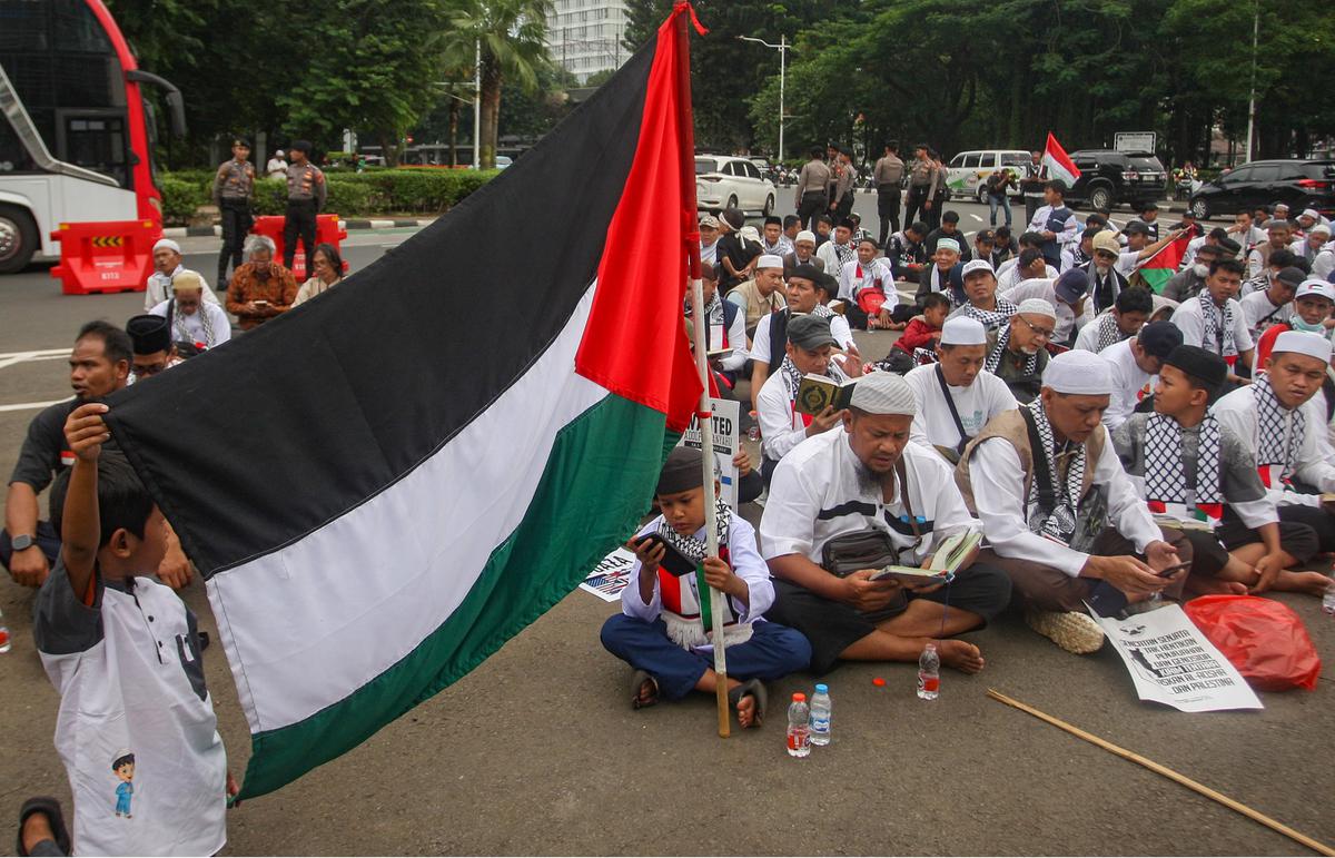 Massa bela Palestina gelar aksi di depan Kedubes Amerika Serikat