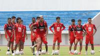 Para pemain Malut United dalam sebuah sesi latihan. (Dok Malut United)
