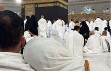 Momen Romantis Perjalanan Umrah Jennifer Dunn dan Faisal Harris, Foto di Depan Kabah Jadi Sorotan Netizen