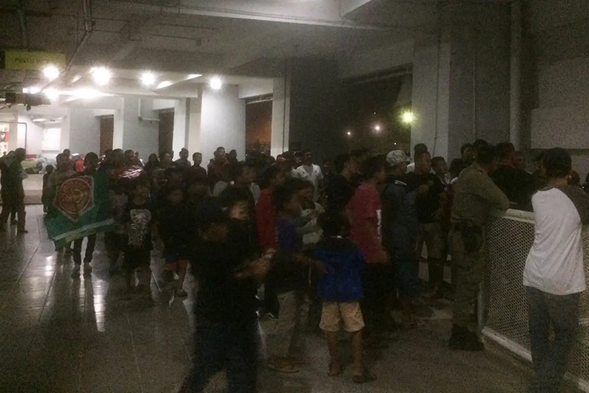 Penonton di Stadion Pakansari