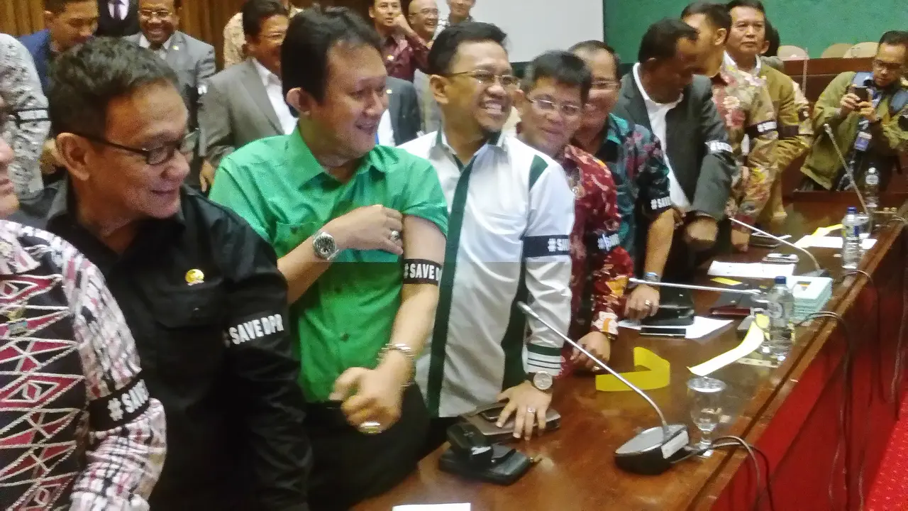 20151215-desak mundur-jakarta-dpr setya novanto