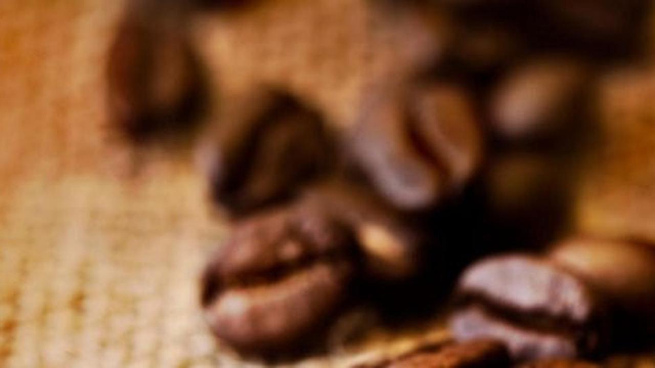 Gunakan biji kopi alami
