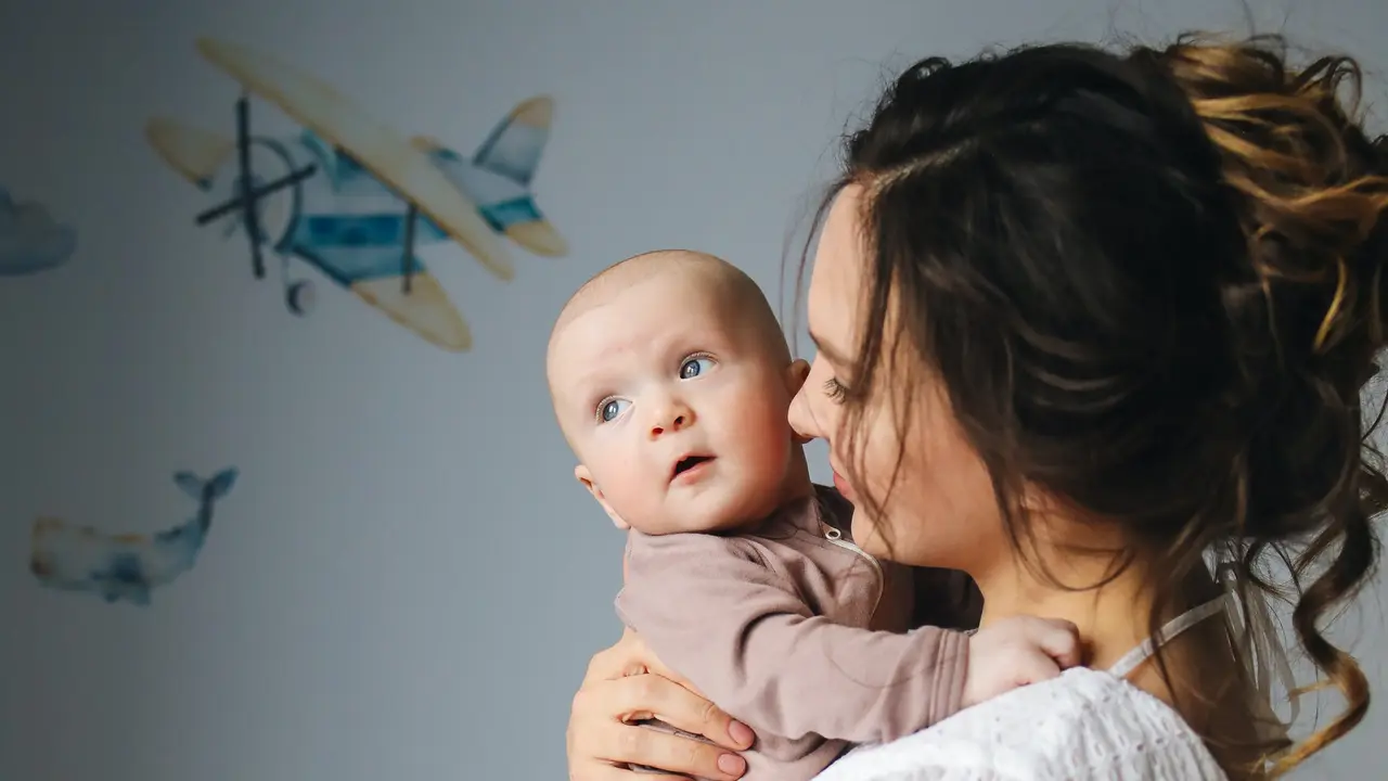 ilustrasi fakta asi membuat bayi mudah tidur dan tidak mudah sakit/Polina Tankilevitch/pexels